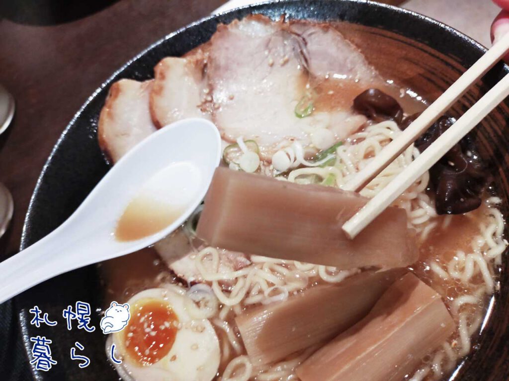 梅光軒のダブル豚チャーシュー麺のメンマ
