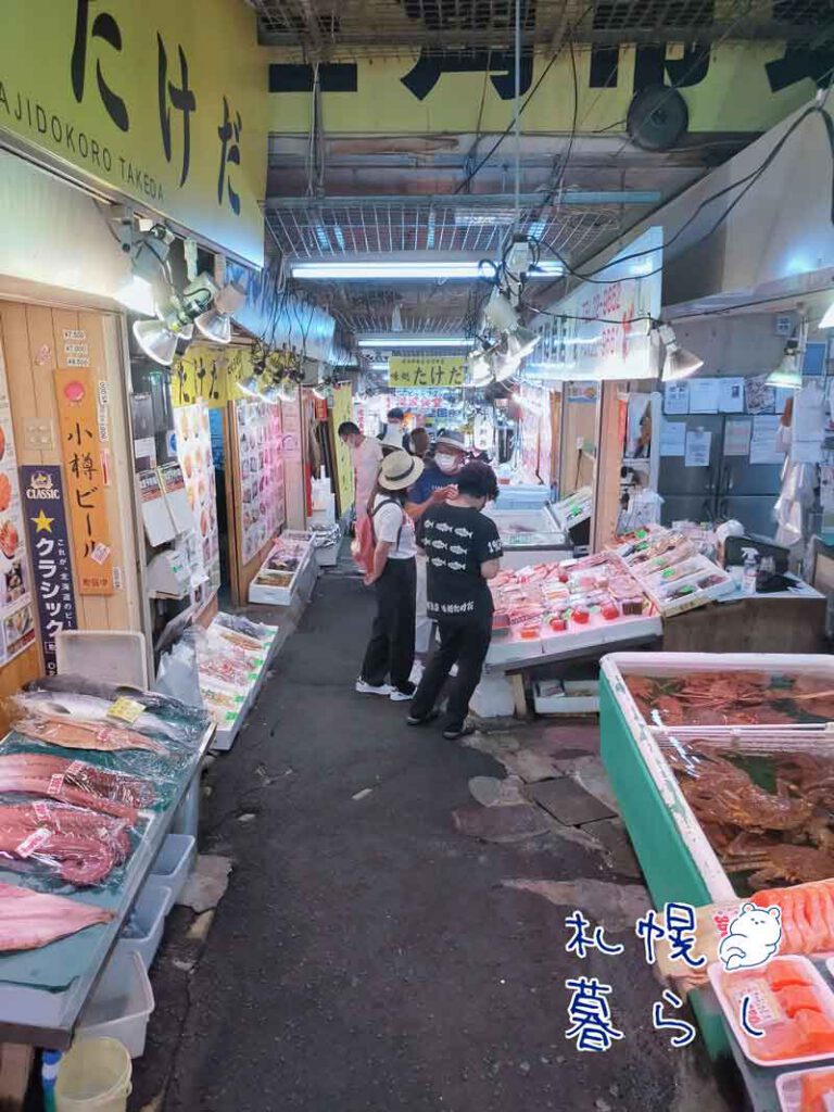 三角市場の様子
